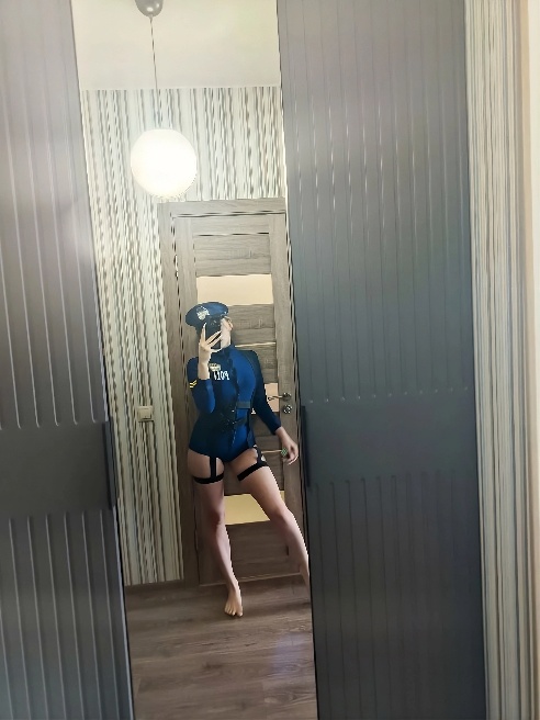 Здравствуйте, меня зовут Валерия 🥰 многие меня считают строгой🥸 и сексуальной училкой  👩🏫 на самом деле во мне кроется нежность 😌 и сексу...