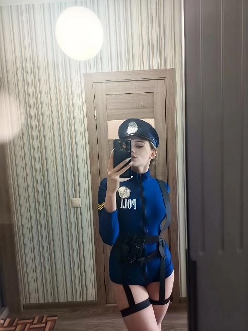 Здравствуйте, меня зовут Валерия 🥰 многие меня считают строгой🥸 и сексуальной училкой  👩🏫 на самом деле во мне кроется нежность 😌 и сексу...