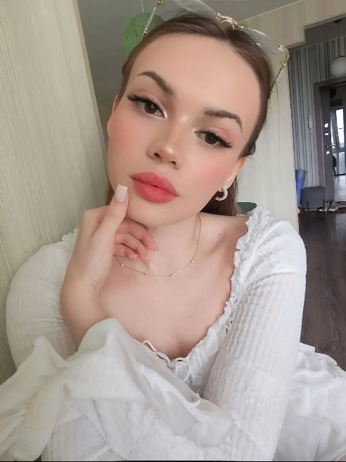 Здравствуйте, меня зовут Валерия 🥰 многие меня считают строгой🥸 и сексуальной училкой  👩🏫 на самом деле во мне кроется нежность 😌 и сексу...
