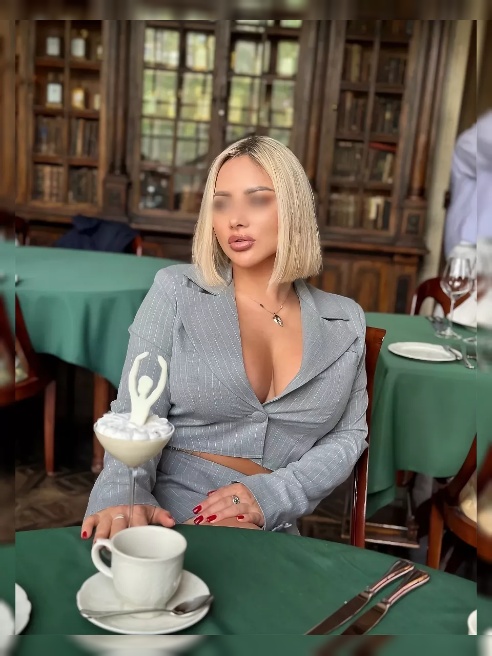 Анита Блюм - модель журнала PLAYBOY! Ведущая в шоу в медиа просxxxтве, певица, актриса.  Спортивная форма, грудь 6 размера.❤️‍🔥



Я РЕАЛ...