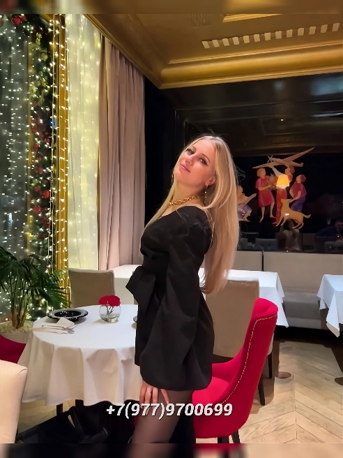 Историк-искусствовед ,  специализируюсь исключительно на шедеврах 🥰  

