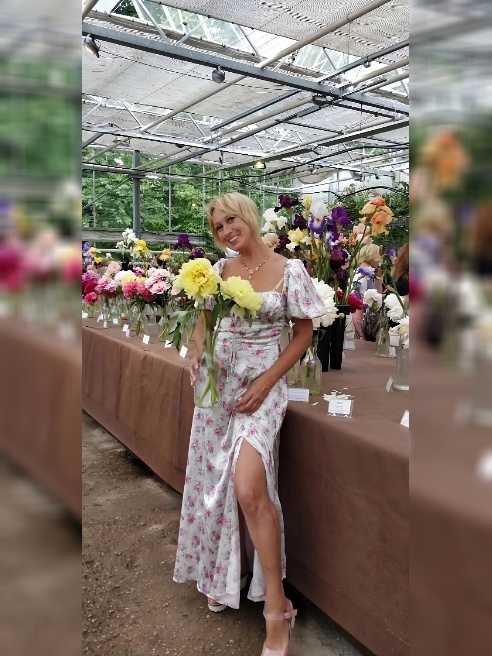 Разврат на большом сексодроме!) Минет лежа на спине свесив голову для более глубокого проникновения!

Секс - это моё! Отдаюсь как в посл...
