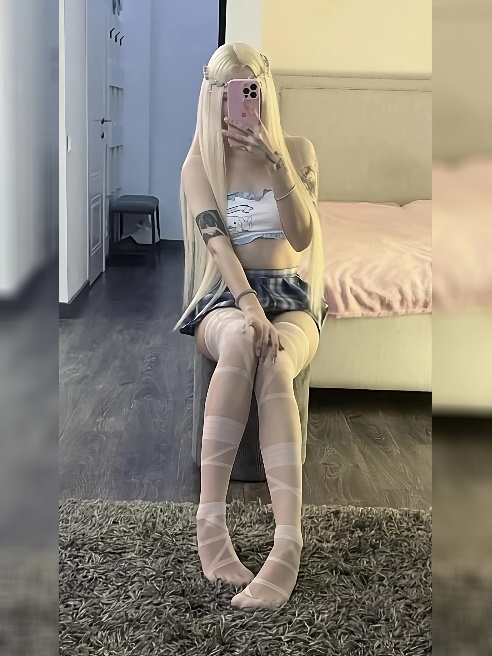 Привет! 🎀
Я хорошенькая блондинка, у меня много пирсинга: на язычке и даже несколько в интимном месте (том самом? узнай лично!)