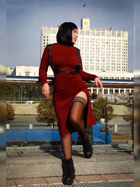 Твоя похотливая милфа ждет тебя -и у нее нет времени на нежности .Правила просты :делай ,что говорят ,и получи награду .Не медли …Целуй м... Твоя похотливая милфа ждет тебя -и у нее нет времени на нежности .Правила просты :делай ,что говорят ,и получи награду .Не медли …Целуй м...