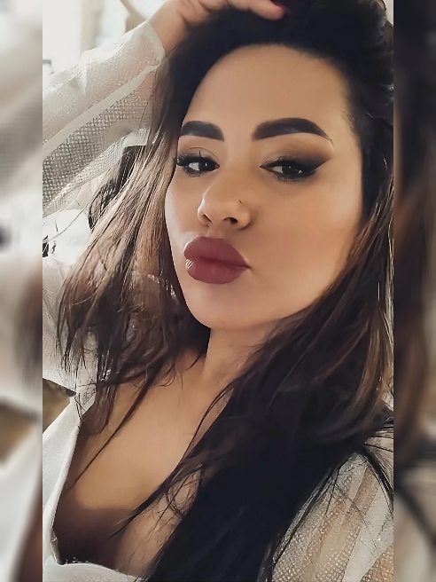 Будешь моим самым пылким любовником и трахнешь меня как следует? 🍑🍌🔥