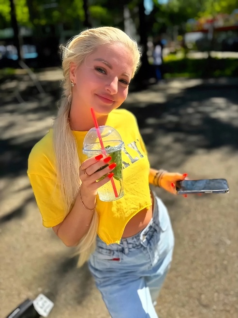 Привет, дорогой гость! 💕 Спасибо, что остановил свой выбор на моей анкете! 💋💞🧸

Меня зовут Аня, я прилетела из солнечного города Сочи! 🔥🎀...