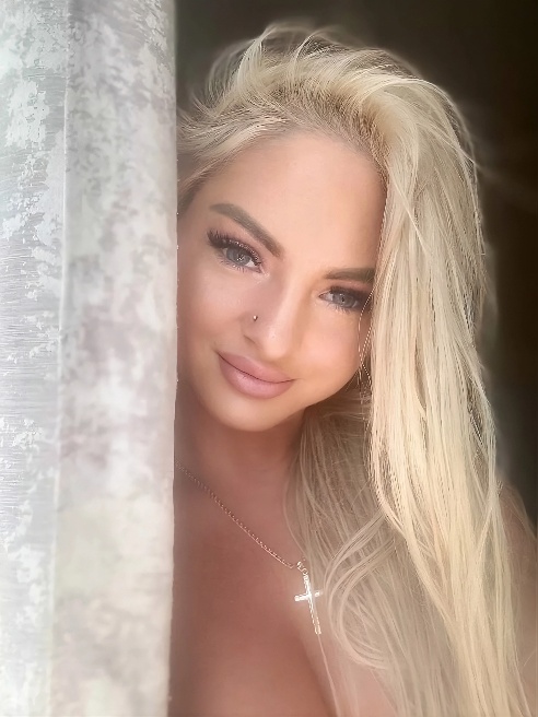 Привет, дорогой гость! 💕 Спасибо, что остановил свой выбор на моей анкете! 💋💞🧸

Меня зовут Аня, я прилетела из солнечного города Сочи! 🔥🎀...