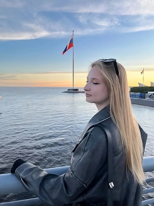 Люблю выпить вино и поболтать о приятном