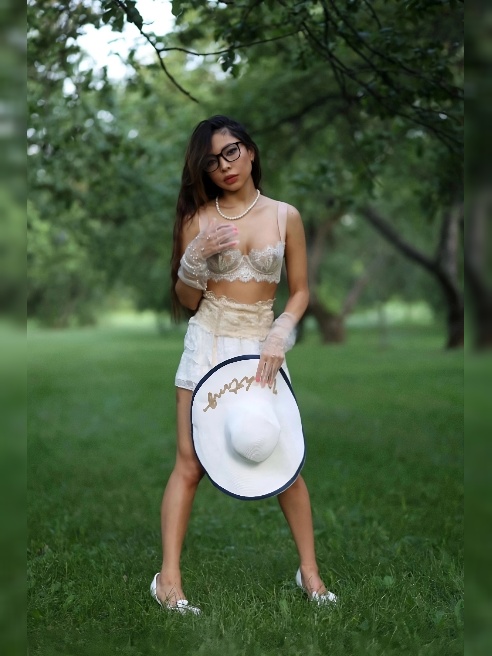🩷Приветствую на моей страничке! Я Арина! азиатская Красавица 😍 

подтянутая,ухоженная, занимаюсь спортом веду активный образ жизни! Боль...