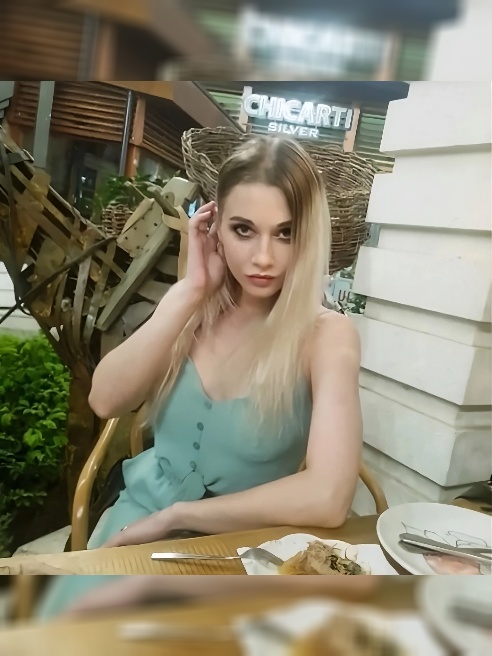 Сексуально озабоченная самочка. ❤️симпатичная и горячая. Никакого секса в одной позе, только жаркие предварительные ласки, медленный с...