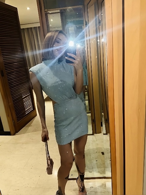 Привет! 🥰
Меня зовут Элина 😉 

Я девушка с характером 🔥 с хорошим чувством юмора👻 достойная компания для встреч любого формата