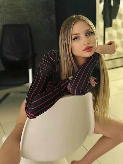 Привет, дерзкий. Меня зовут Доминика, и я готова перевернуть твою ночь с ног на голову.

Мои прикосновения и поцелуи заставят твоё сердце...
