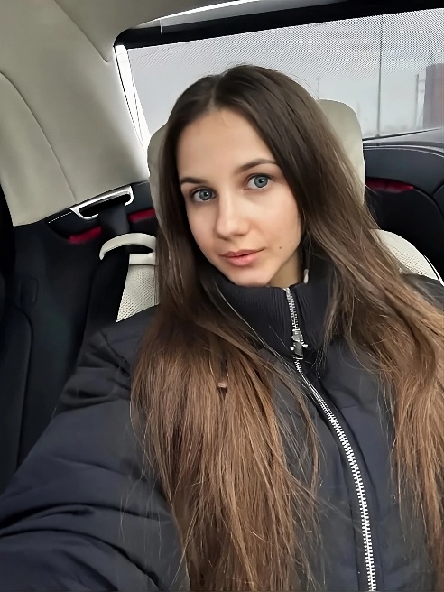 Миниатюрная шатенка с голубыми глазами, 
Фото мои, грудь своя 😁👌