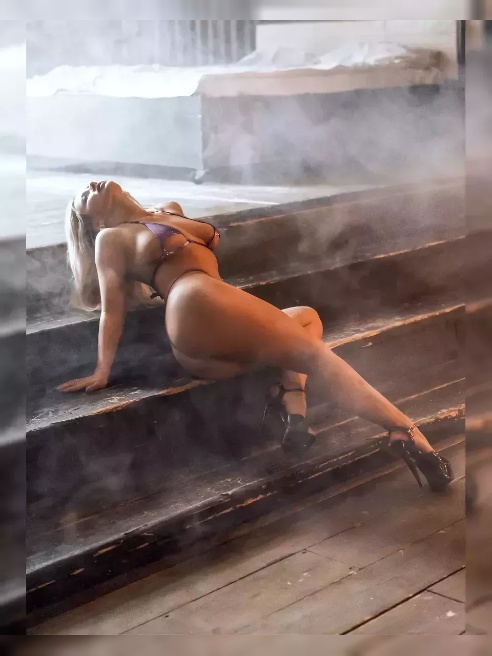 Анита Блюм - модель журнала PLAYBOY! Ведущая в шоу в медиа просxxxтве, певица, актриса. Спортивная форма, грудь 6 размера.❤️🔥
Я РЕАЛ... Анита Блюм - модель журнала PLAYBOY! Ведущая в шоу в медиа просxxxтве, певица, актриса. Спортивная форма, грудь 6 размера.❤️🔥
Я РЕАЛ...