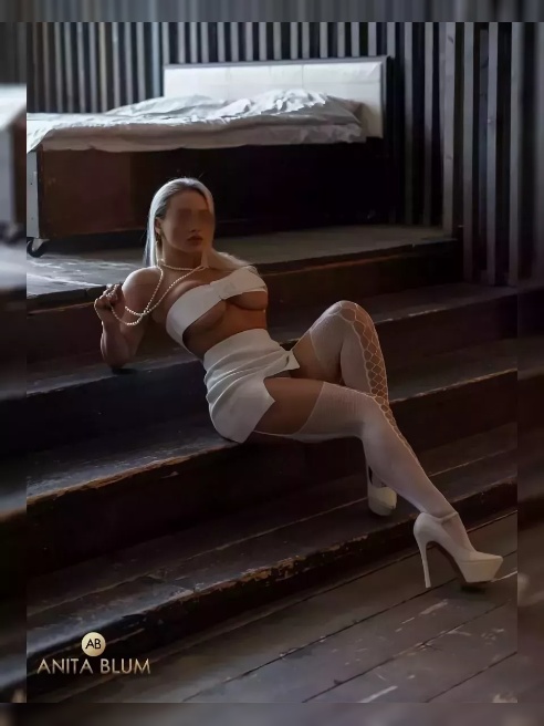 Анита Блюм - модель журнала PLAYBOY! Ведущая в шоу в медиа просxxxтве, певица, актриса. Спортивная форма, грудь 6 размера.❤️🔥
Я РЕАЛ... Анита Блюм - модель журнала PLAYBOY! Ведущая в шоу в медиа просxxxтве, певица, актриса. Спортивная форма, грудь 6 размера.❤️🔥
Я РЕАЛ...