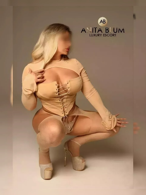 Анита Блюм - модель журнала PLAYBOY! Ведущая в шоу в медиа просxxxтве, певица, актриса. Спортивная форма, грудь 6 размера.❤️🔥
Я РЕАЛ... Анита Блюм - модель журнала PLAYBOY! Ведущая в шоу в медиа просxxxтве, певица, актриса. Спортивная форма, грудь 6 размера.❤️🔥
Я РЕАЛ...
