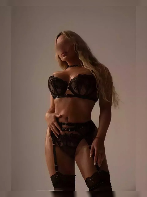 Анита Блюм - модель журнала PLAYBOY! Ведущая в шоу в медиа просxxxтве, певица, актриса. Спортивная форма, грудь 6 размера.❤️🔥
Я РЕАЛ... Анита Блюм - модель журнала PLAYBOY! Ведущая в шоу в медиа просxxxтве, певица, актриса. Спортивная форма, грудь 6 размера.❤️🔥
Я РЕАЛ...