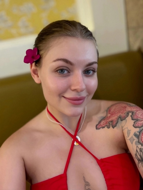 Привет, я Софа💋



Не хочу писать шаблонное описание о том, что ждёт тебя на встрече, из чего состоит мой мини бар и тд. Думаю, ты 100...