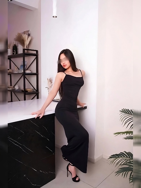 Молодая горячая Азиаточка
Реальных 19 лет😇