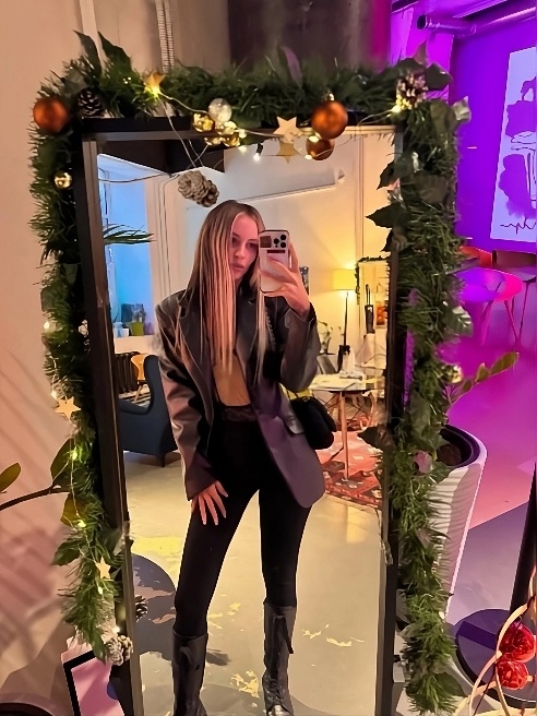 💝Нимфоманка✨

Обожаю адреналин и скорость, но прекрасных мужчин больше💋
Много образов 😏