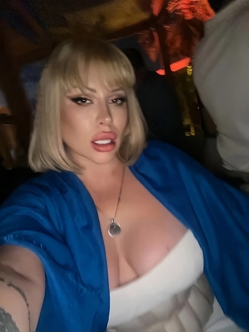 Привет, я Анфиса! 💋 Я воплощение страсти и нежности, готова сделать каждую минуту с тобой особенной. Давай забудем обо всём и...