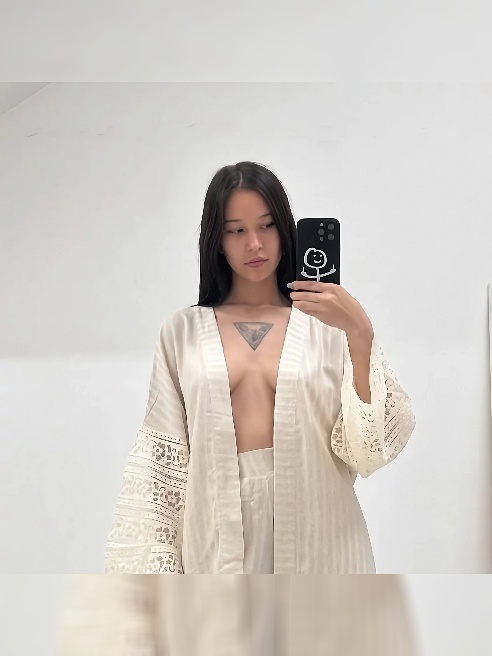 Привет, я Дарина! 💋 Нежная, страстная и обворожительная, я готова подарить тебе моменты, которые запомнятся навсегда. Со мной ты