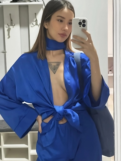 Привет, я Дарина! 💋 Нежная, страстная и обворожительная, я готова подарить тебе моменты, которые запомнятся навсегда. Со мной ты