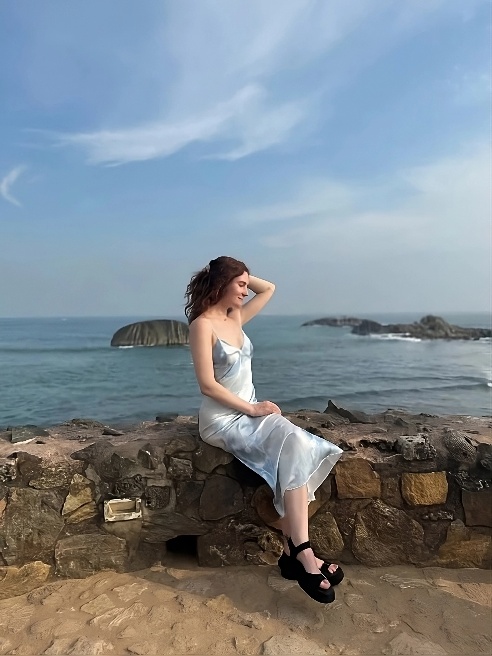 Поскорее бы встретиться с тобой😏
Хочу почувствовать, как твои сильные руки стягивают с меня мои влажные трусики👙🔞