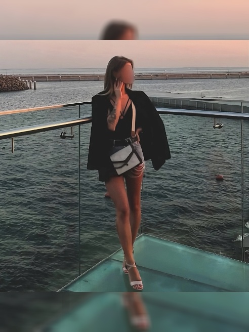 Миниатюрная блондиночка 🥰