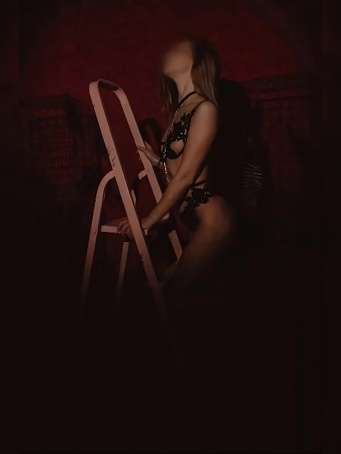 Миниатюрная блондиночка 🥰