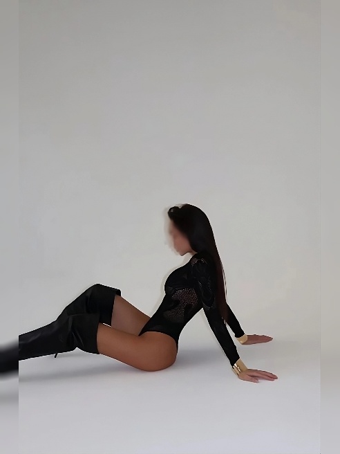 Привет💋
Меня зовут Алиса , я тут новенькая🤗Ну ты же меня всему научишь ? Я буду послушной и старательной🫦