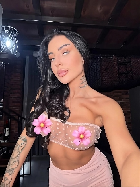 Создала тг канал https://t.me/hot_pussyy_girl
Буду рада видеть в ряду первых подписчиков 🥰