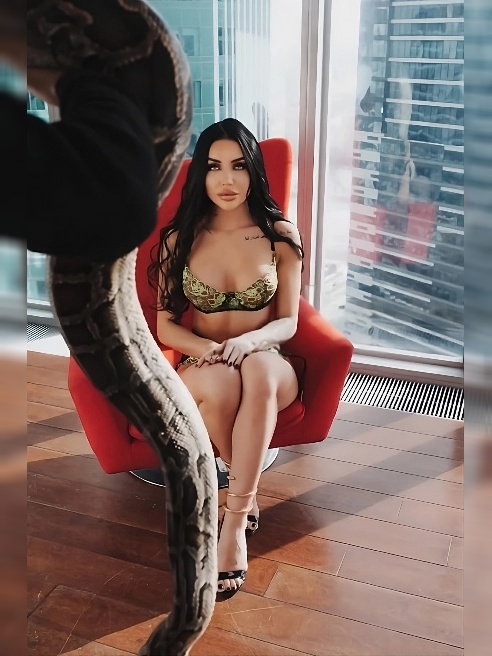 Создала тг канал https://t.me/hot_pussyy_girl
Буду рада видеть в ряду первых подписчиков 🥰