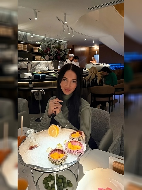 Я знаю, как довести тебя до предела, заставляя жаждать ещё. Один взгляд, одно прикосновение — и ты потеряешься в вихре страсти. 😻