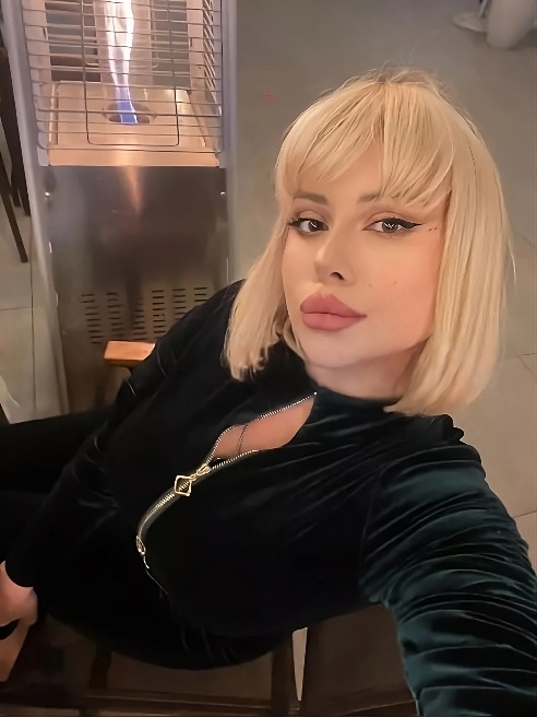 Привет, я Анфиса! 💋 Я воплощение страсти и нежности, готова сделать каждую минуту с тобой особенной. Давай забудем обо всём и...