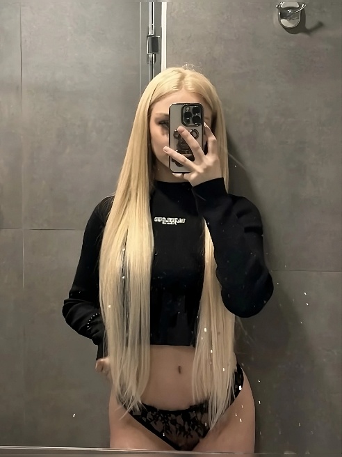 Прекрасная девушка с милой улыбкой❤️