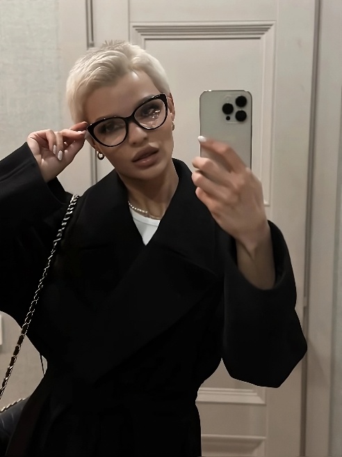 Та самая блондинка с короткой стрижкой😘