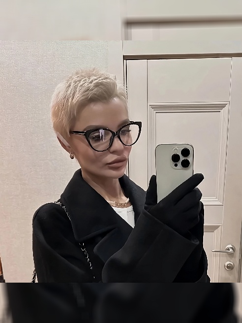 Та самая блондинка с короткой стрижкой😘