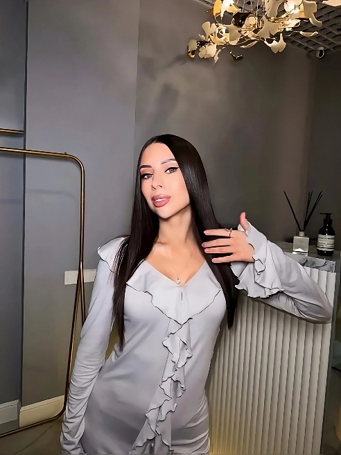 Привет, мой дорогой💋 Меня зовут Настя❤️ Встретимся?)