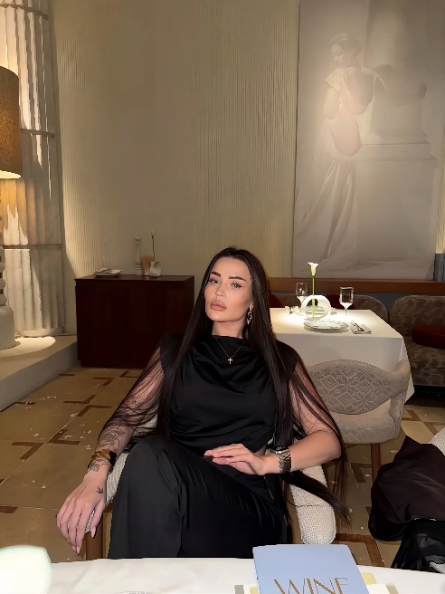 Привет, познакомимся? 💦😇



Я Аня - яркая, жаркая, сочная и игривая 😈 👅девушка с красивой  фигурой и тату.



Обо мне

Молода, красива и...