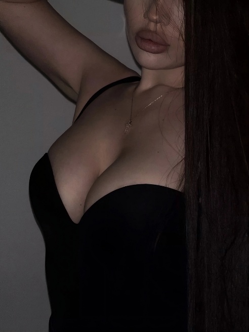 Привет, познакомимся? 💦😇



Я Аня - яркая, жаркая, сочная и игривая 😈 👅девушка с красивой  фигурой и тату.



Обо мне

Молода, красива и...