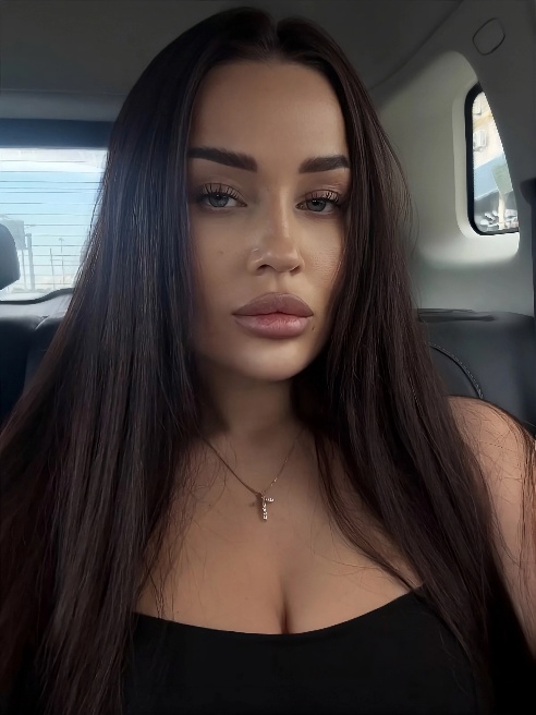 Привет, познакомимся? 💦😇



Я Аня - яркая, жаркая, сочная и игривая 😈 👅девушка с красивой  фигурой и тату.



Обо мне

Молода, красива и...