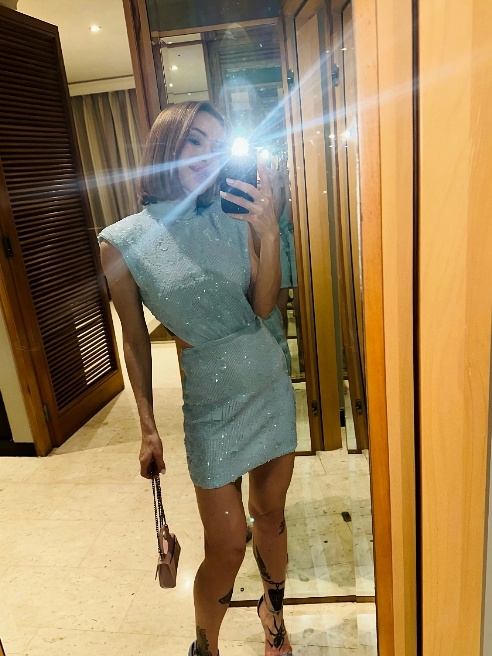Привет! 😉

Меня зовут Элина 💋



Я девушка с характером 🔥 с хорошим чувством юмора👻 достойная компания для встреч любого формата 💁🏻♀...