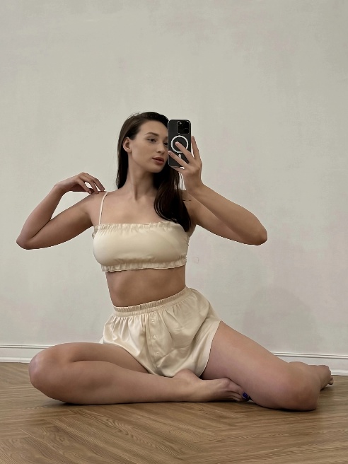 Красивые бедра и грудь 3 размера🔥GFE🔥Жду тебя в гости😘



Привет, меня зовут Вероника💋

Начитана, учусь на архитектора, в свободное вр...