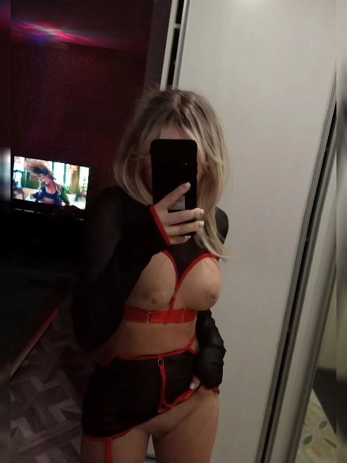 Приходи и зависай 🤪

Поддержу любой движ 🤙

Молодая красивая блондинка)

Живу одна без подруг и домашних животных 


			
				var txtTop =...