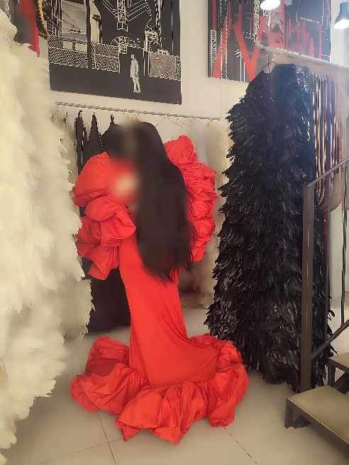 У меня красивые длинные волосы чуть ниже попки ,

Упругая бразильская попка 🍑🍑

Грудь своя от природы, её можно трогать и целовать 🫦🫦🫦🫦я...