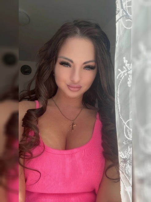 Та самая малышка из Сочи🩷😈 Приезжай ко мне в гости 😍😏😈 Я с нетерпением жду момента, когда ты снимешь с меня 👗 платье и увидишь мое тело в...