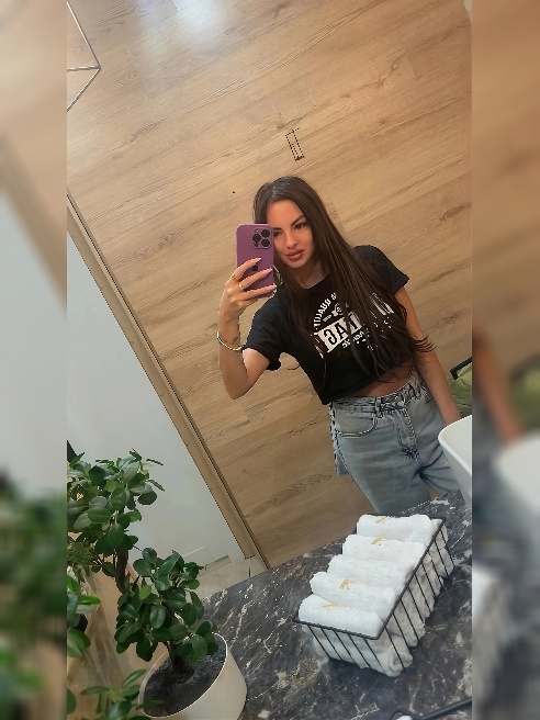 Та самая малышка из Сочи🩷😈 Приезжай ко мне в гости 😍😏😈 Я с нетерпением жду момента, когда ты снимешь с меня 👗 платье и увидишь мое тело в...