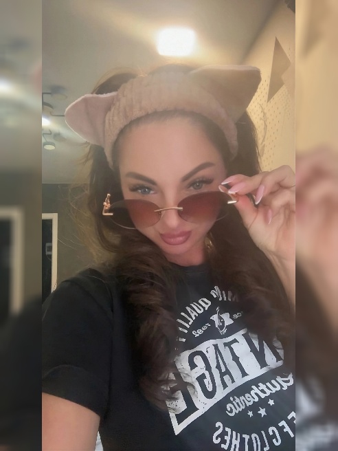 Та самая малышка из Сочи🩷😈 Приезжай ко мне в гости 😍😏😈 Я с нетерпением жду момента, когда ты снимешь с меня 👗 платье и увидишь мое тело в...