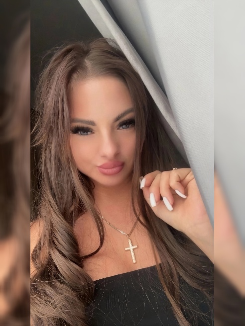 Та самая малышка из Сочи🩷😈 Приезжай ко мне в гости 😍😏😈 Я с нетерпением жду момента, когда ты снимешь с меня 👗 платье и увидишь мое тело в...